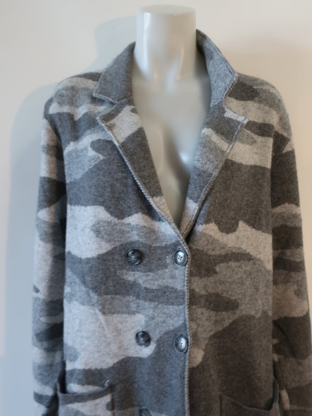 Womens Splendid Grey Charcoal (Item- 36) Camo Wool Cashmere Blend Cardigan L - Picture 3 of 11